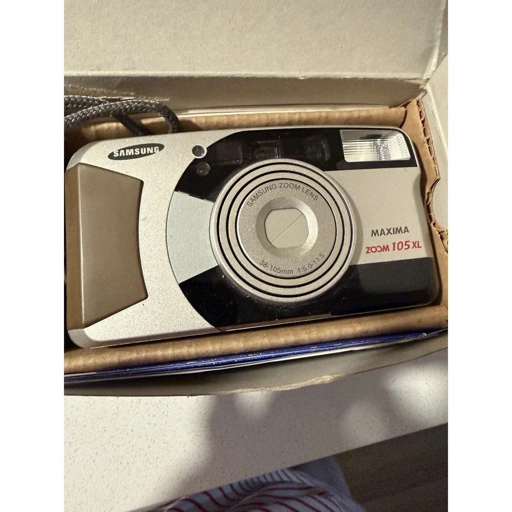 Samsung Maxima Zoom 105 XL 35mm Camera Point & Shoot 38-105mm Powers On
